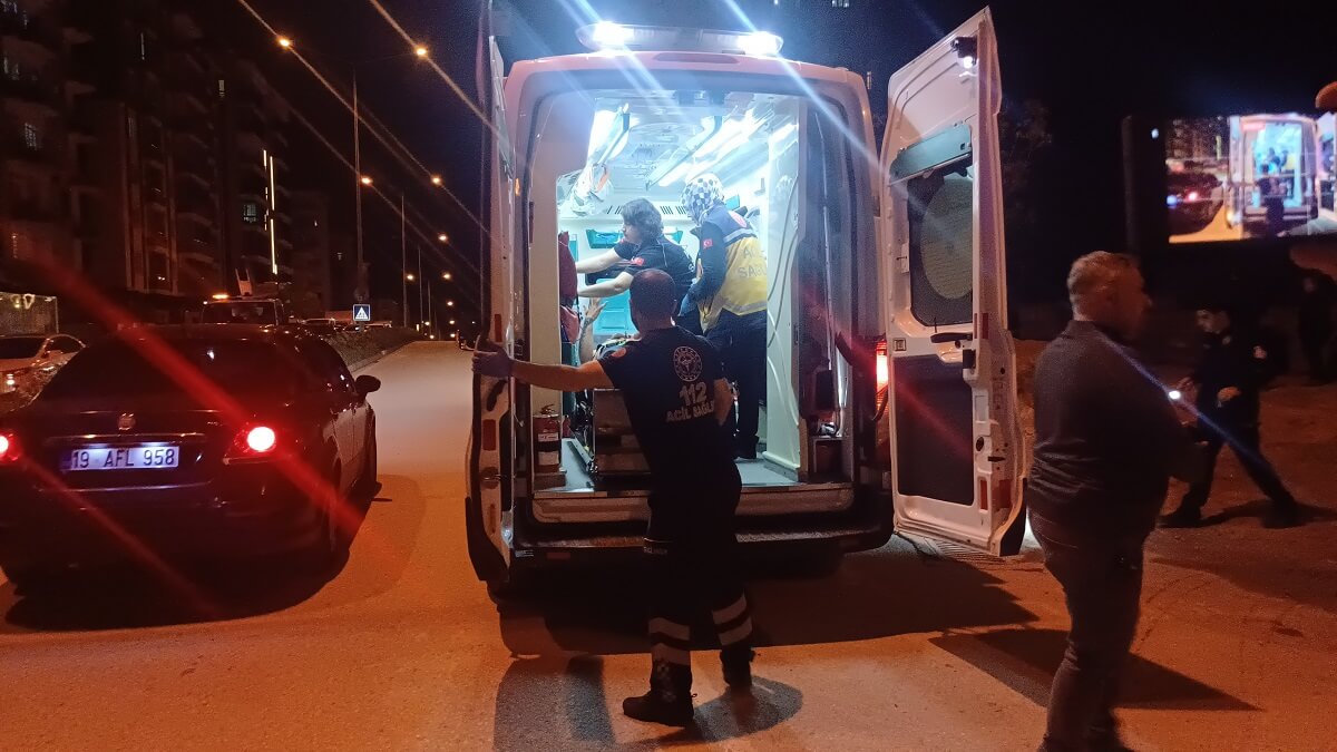 2 kişi arasında çıkan tartışma kavgaya dönüştü. Olayda 2 kişi yaralandı (3)