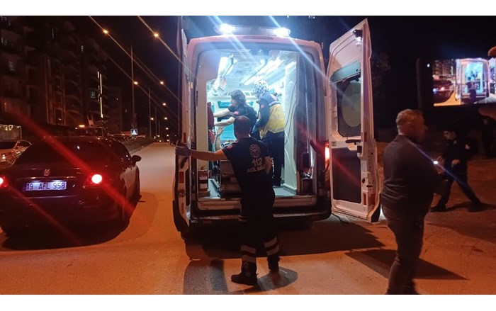 2 kişi arasında çıkan tartışma kavgaya dönüştü. Olayda 2 kişi yaralandı (3)