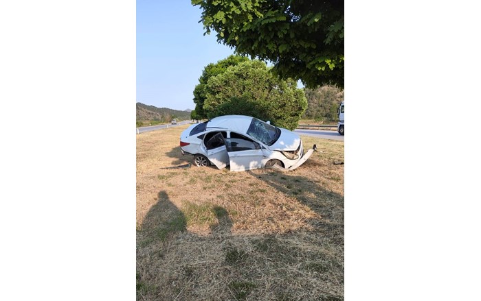 2 otomobilin çarpışması neticesinde meydana gelen kazada 2 kişi yaralandı (1)