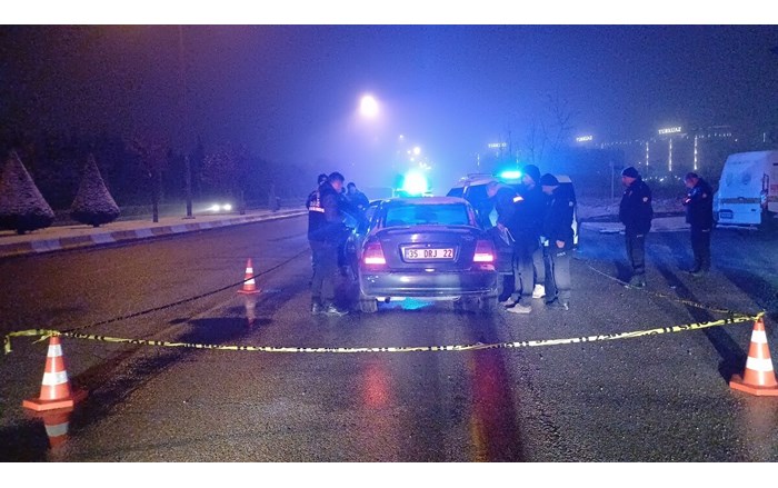 20 yaşındaki genç, park halindeki otomobil içerisinde silahla vurulmuş halde bulundu (2)