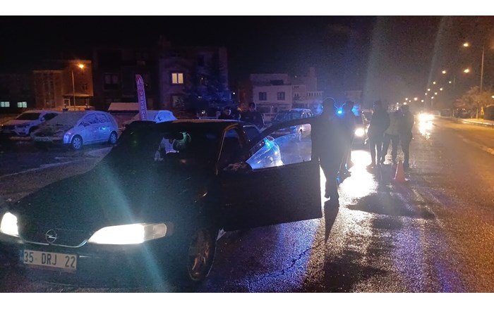 20 yaşındaki genç, park halindeki otomobil içerisinde silahla vurulmuş halde bulundu (3)