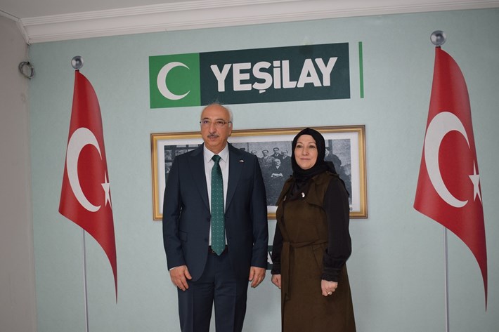 2018 yılından beri Yeşilay Şube Başkanı olan İsmail Türker Ejder, görevini Bedriye Cengil'e devretti