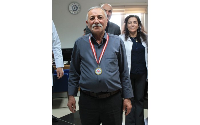 36 yıl boyunca mesaisine 1 saat erken geldi, madalya ile ödüllendirildi