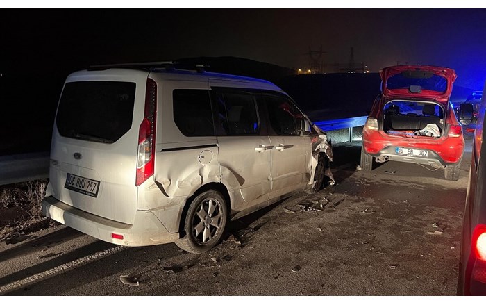 6 kişinin yaralandığı kazada maddi hasar büyük boyutta