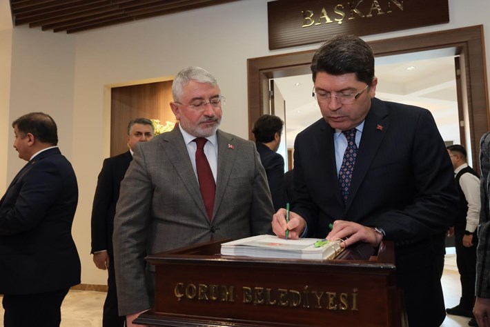 Adalet Bakanı Yılmaz Tunç, Çorum Belediyesini ziyaret etti (3)