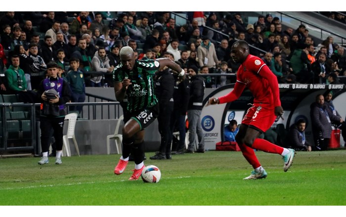 Ahlatcı Çorum FK, deplasmanda Kocaelispor'a 2 0 yenildi (2)