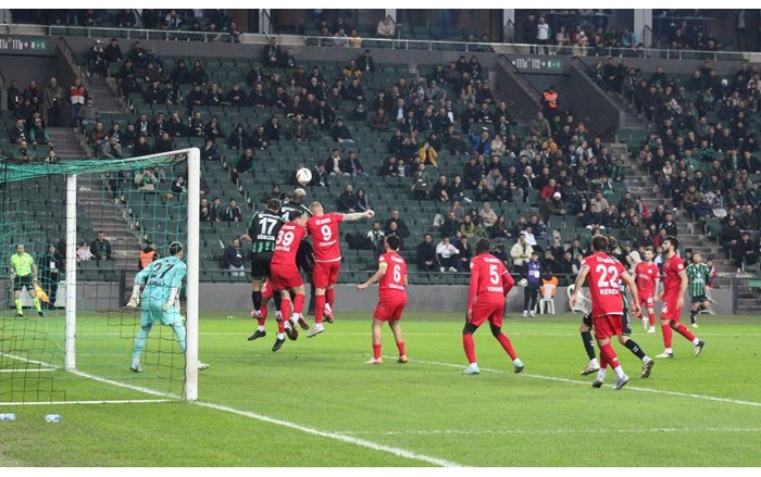 Ahlatcı Çorum FK, deplasmanda Kocaelispor'a 2 0 yenildi (5)