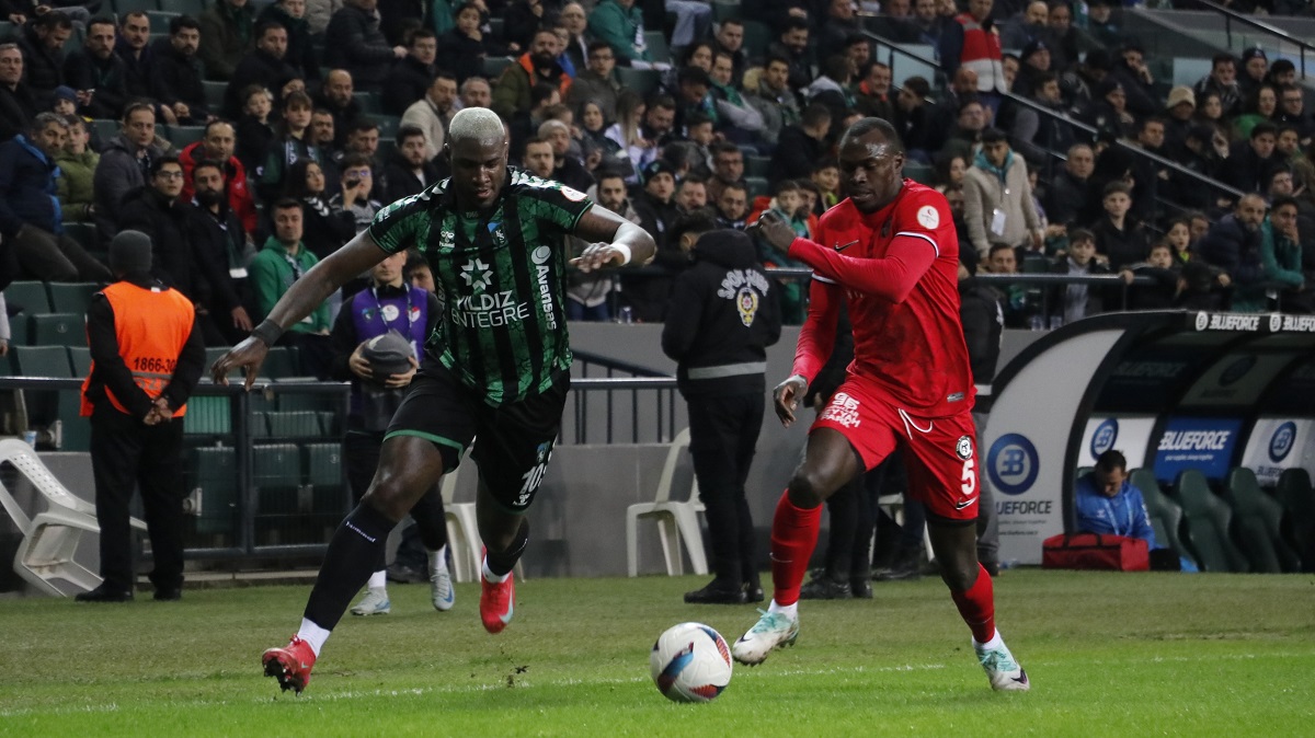 Ahlatcı Çorum FK, deplasmanda Kocaelispor'a 2 0 yenildi (6)