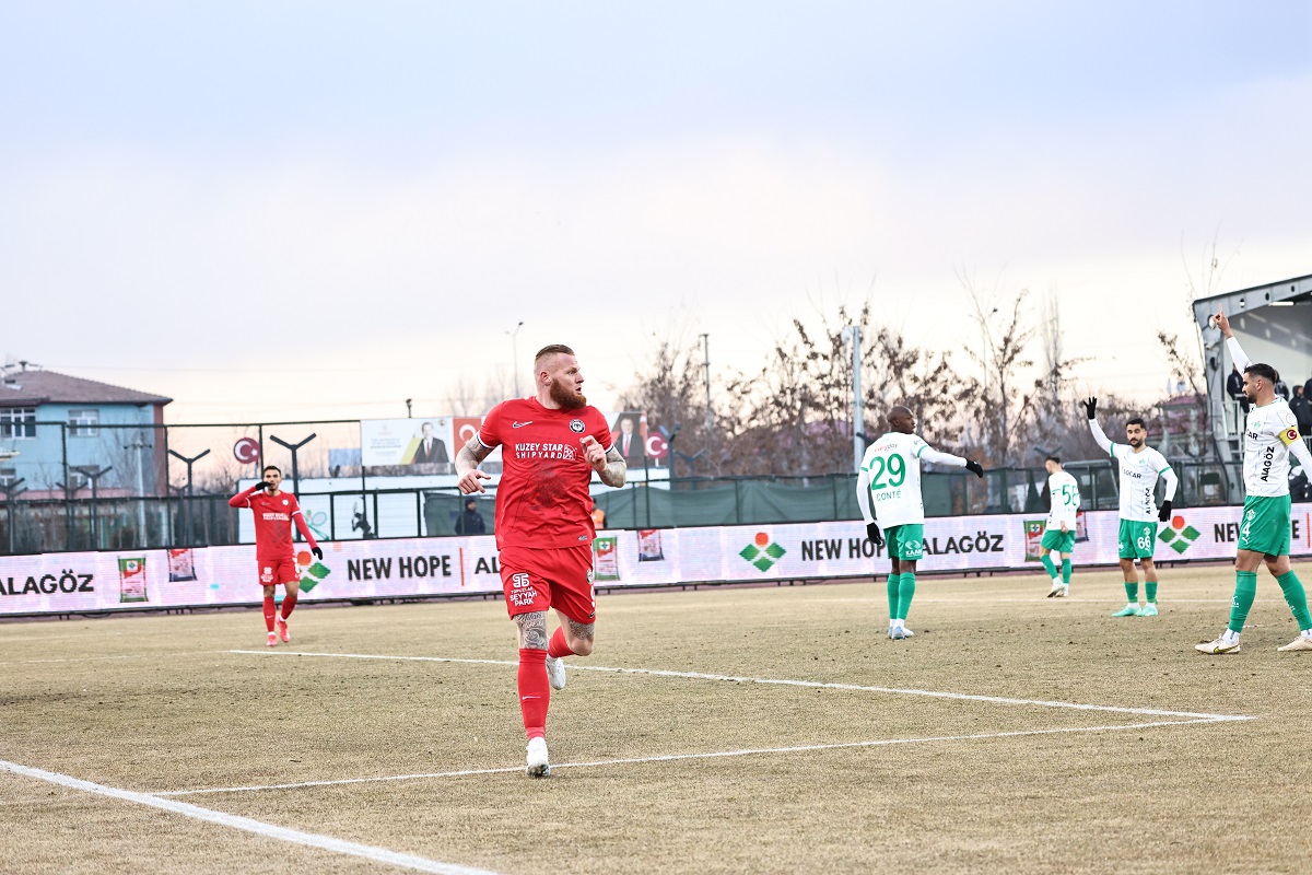 Ahlatcı Çorum FK, Iğdır'a 1 0 yenildi (12)