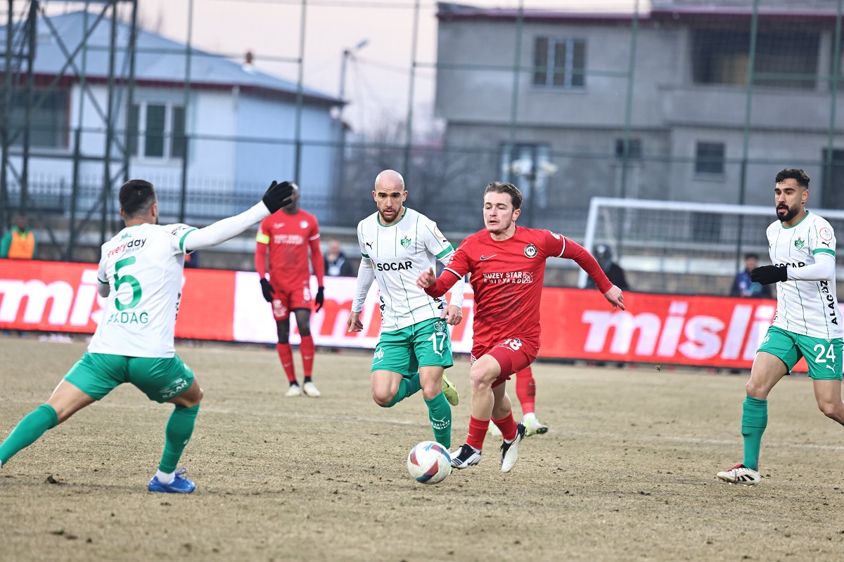 Ahlatcı Çorum FK, Iğdır'a 1 0 yenildi (13)