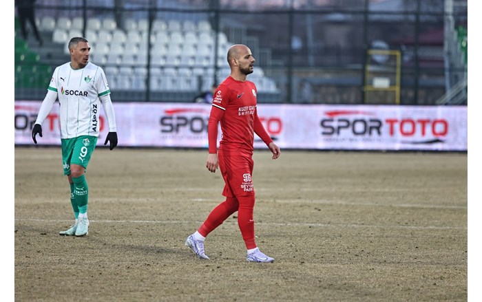 Ahlatcı Çorum FK, Iğdır'a 1 0 yenildi (14)