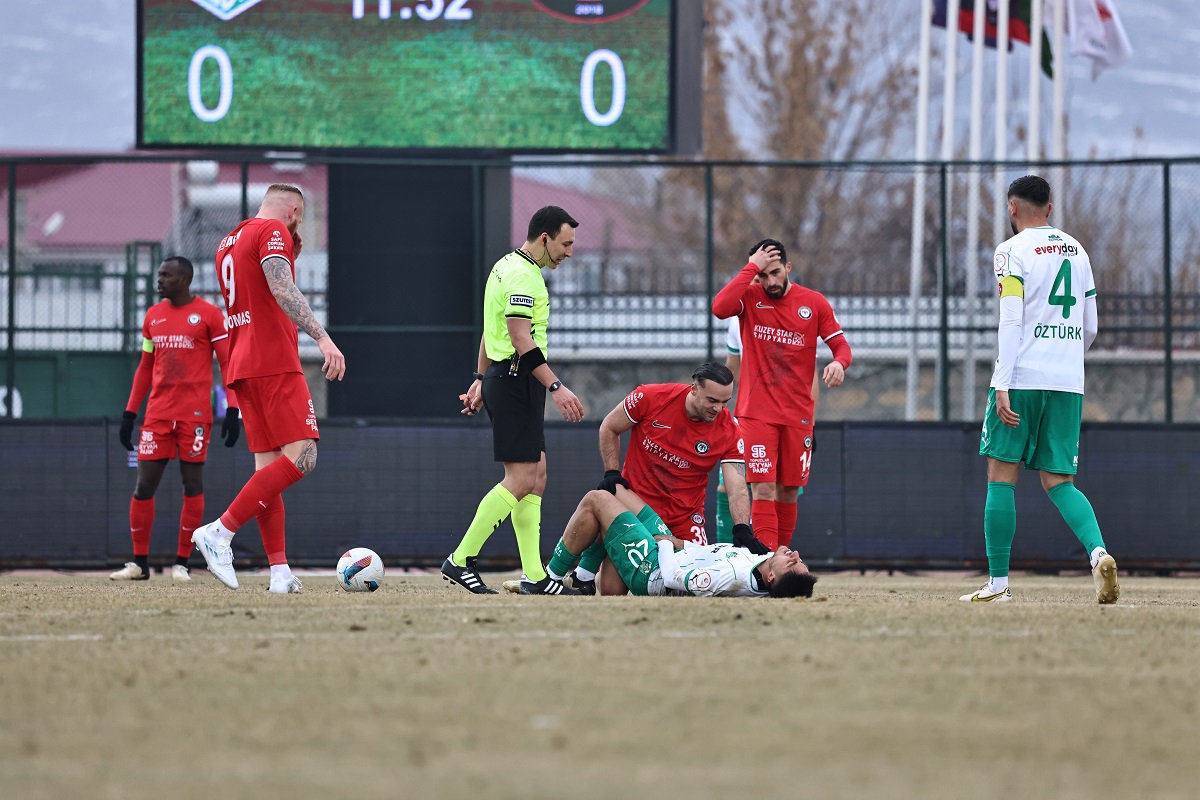 Ahlatcı Çorum FK, Iğdır'a 1 0 yenildi (4)