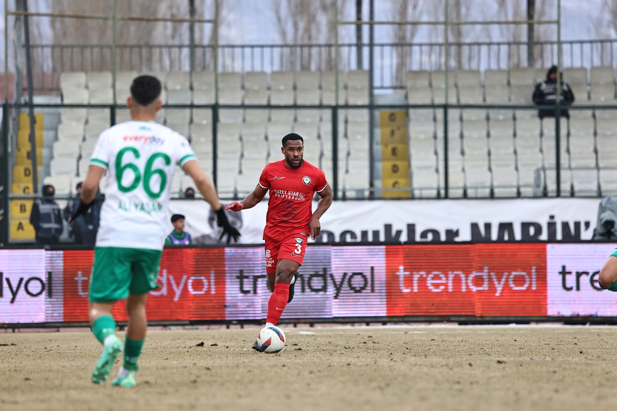 Ahlatcı Çorum FK, Iğdır'a 1 0 yenildi (6)