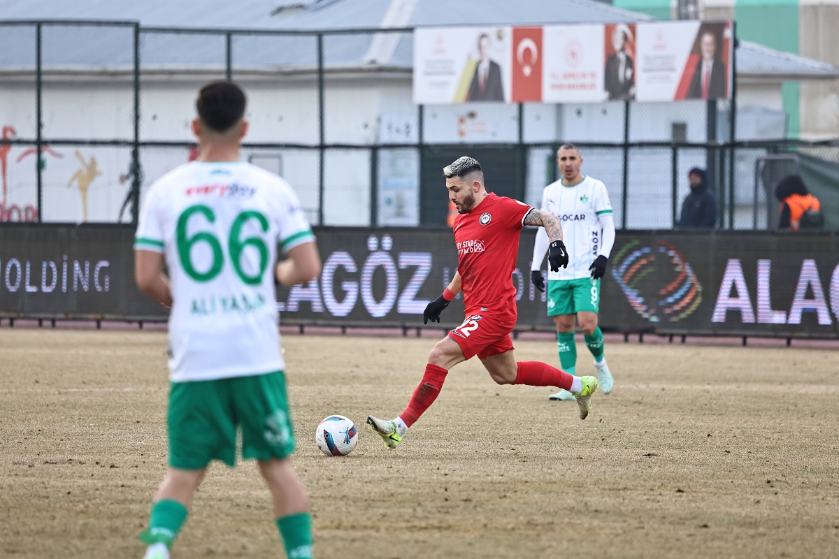 Ahlatcı Çorum FK, Iğdır'a 1 0 yenildi (8)