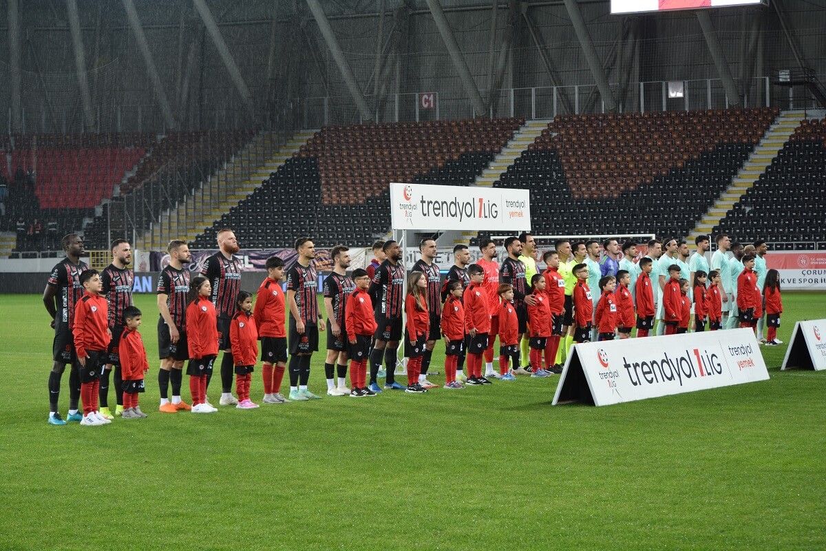 Ahlatcı Çorum Futbol Kulübü, evinde karşılaştığı Esenler Erokspor ile 3 3 berabere kaldı (2)