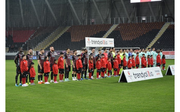 Ahlatcı Çorum Futbol Kulübü, evinde karşılaştığı Esenler Erokspor ile 3 3 berabere kaldı (2)