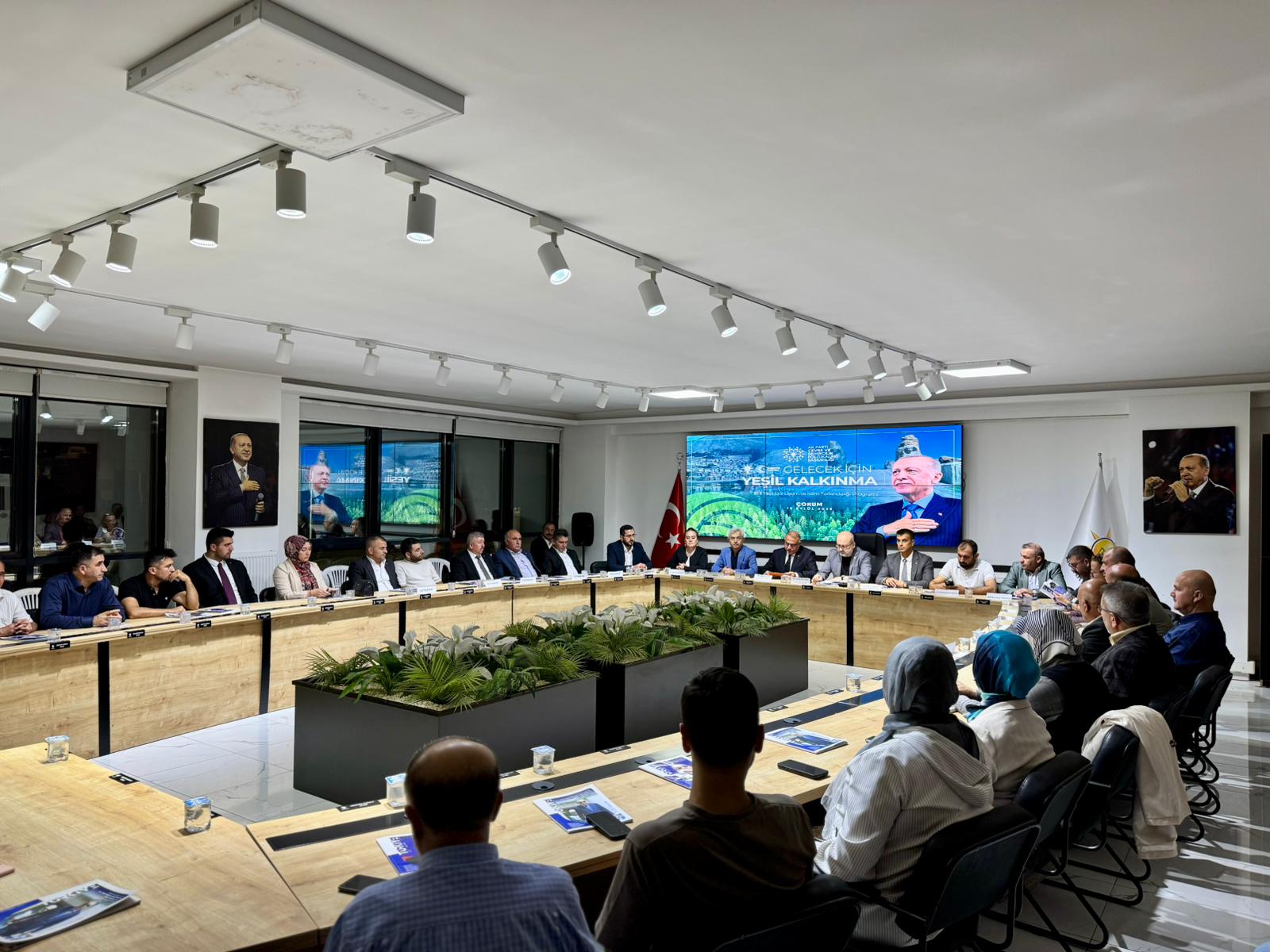 AK Parti Çevre ve Şehircilik Politikaları Başkan Yardımcısı İstanbul Milletvekili Oğuz Üçüncü, Çorum'da İklim Yasasını anlattı (3)