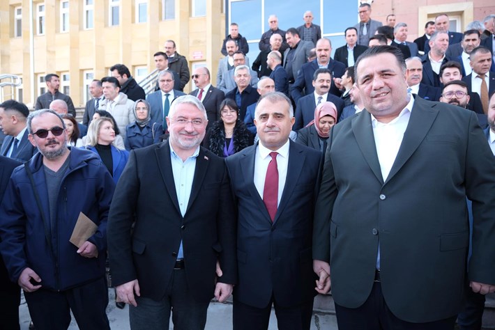 AK Parti Çorum İl Başkanı Yakup Alar, mazbata aldı (3)