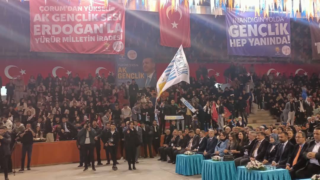 AK Partili gençler, kongreye gitti