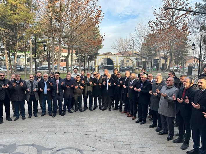 AK Partililer Hıdırlık'ta dua ederek göreve başladı (2)