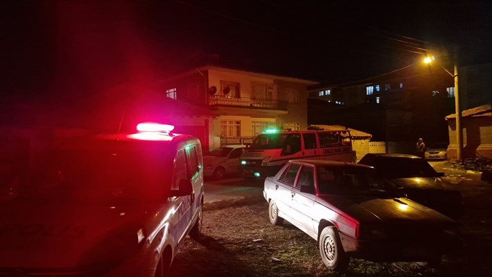 Alaca ilçesinde bir kadın yalnız yaşadığı evinde ölü bulundu