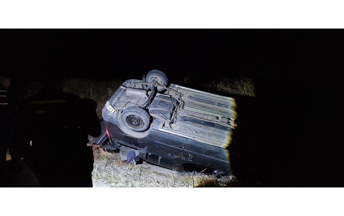 Alaca ilçesinde, kontrolden çıkan hafif ticari aracın şarampole devrildiği kazada 16 yaşındaki sürücü yaralandı (1)