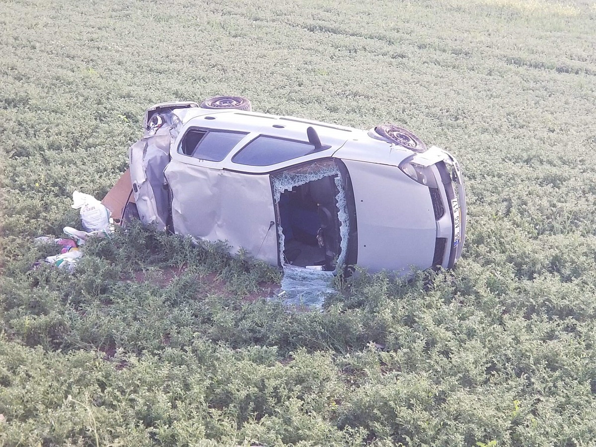 Alaca ilçesinde meydana gelen trafik kazasında bir kişi yaralandı, araç ise kullanılamaz hale geldi (2)