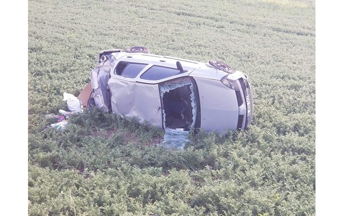 Alaca ilçesinde meydana gelen trafik kazasında bir kişi yaralandı, araç ise kullanılamaz hale geldi (2)