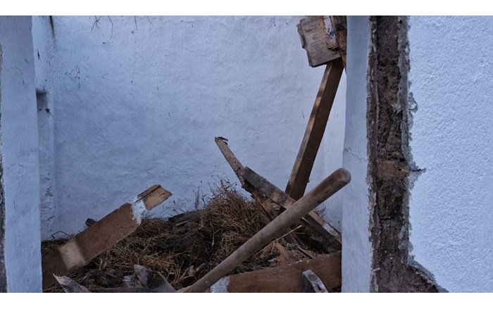 Alaca'da binanın çatısı çöktü, 1 kişi yaralandı (4)