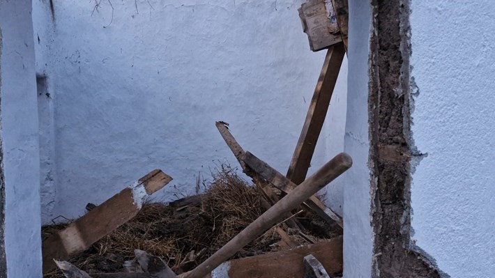 Alaca'da binanın çatısı çöktü, 1 kişi yaralandı (4)