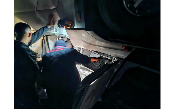 Alaca'da pirinç yüklü tır devrildi (3)