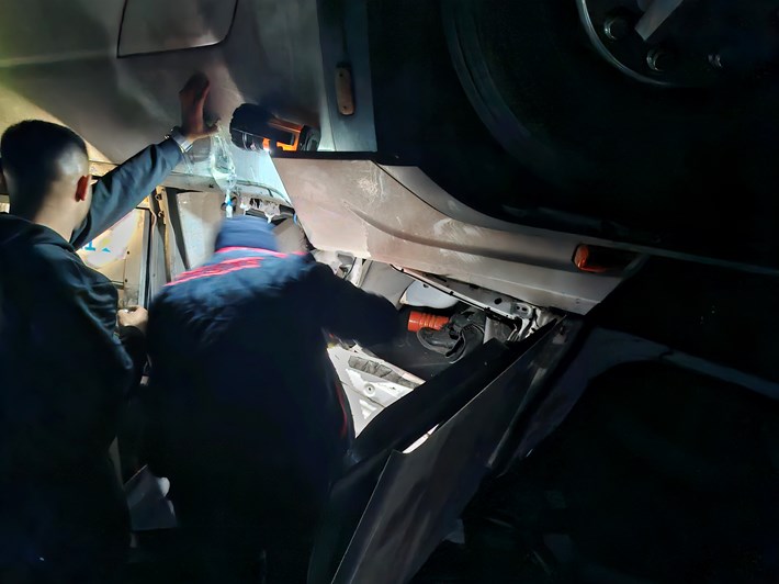 Alaca'da pirinç yüklü tır devrildi (3)