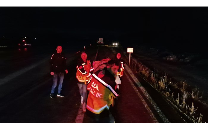 Alaca'da pirinç yüklü tır devrildi (6)