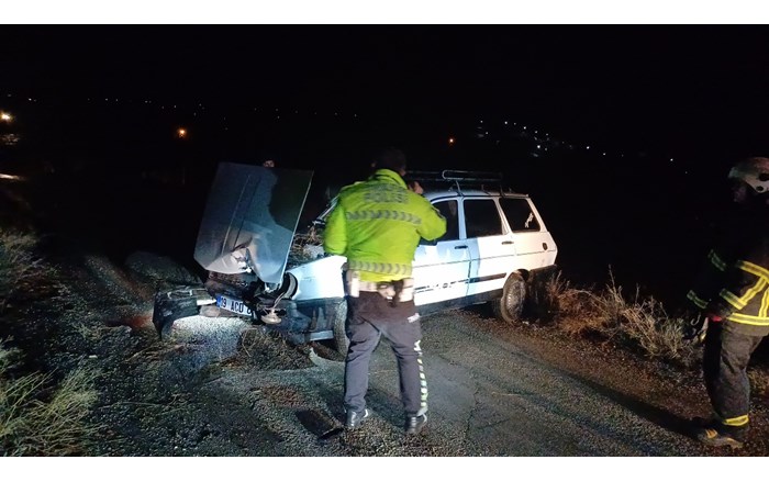 Alkollü olduğu belirlenen sürücü kaza yaptı, aracını bırakıp hastaneye gitti (3)