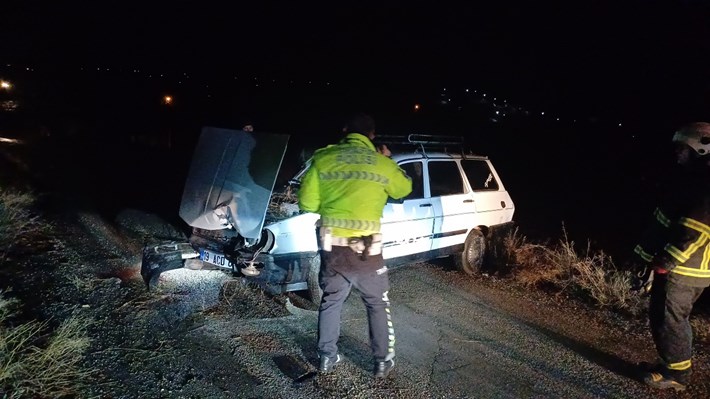 Alkollü olduğu belirlenen sürücü kaza yaptı, aracını bırakıp hastaneye gitti (3)
