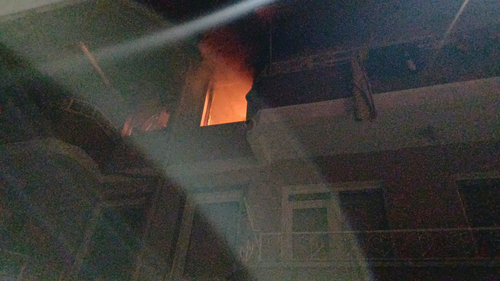 Apartman dairesindeki yangın paniğe neden oldu