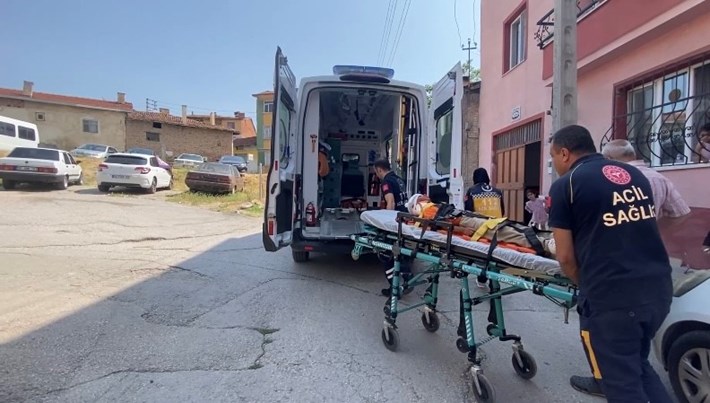 Apartmanın merdivenlerinden düşen 7 yaşındaki yabancı uyruklu çocuk yaralandı (1)