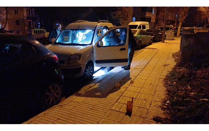 araçlar, kimliği belirsiz kişi ya da kişiler tarafından kurşunlandı