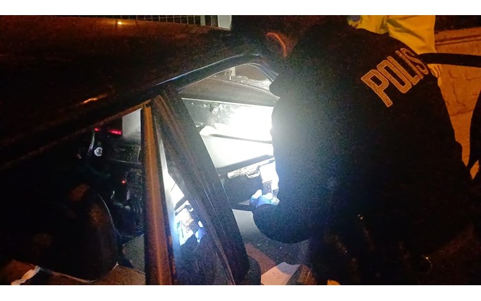 Araçtaki ruhsatsız tabanca ve sentetik ecza haplarıyla yakalanan 3 kişi gözaltına alındı