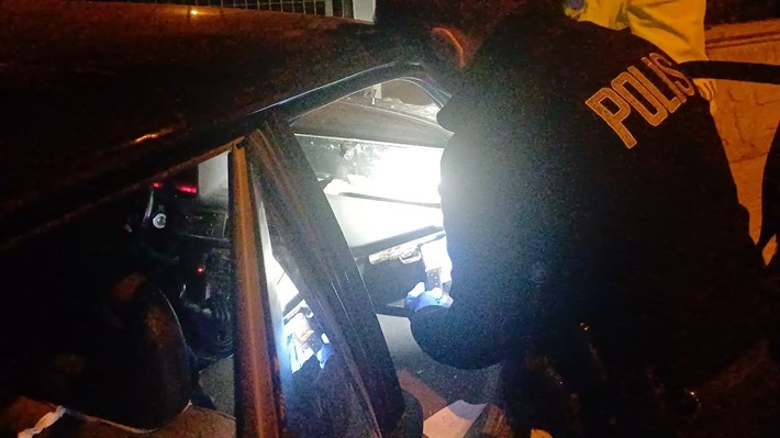 Araçtaki ruhsatsız tabanca ve sentetik ecza haplarıyla yakalanan 3 kişi gözaltına alındı
