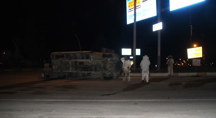 Arı kovanı yüklü kamyonet, kavşakta devrildi, savrulan kovanlardaki arılar etrafa dağıldı (2)