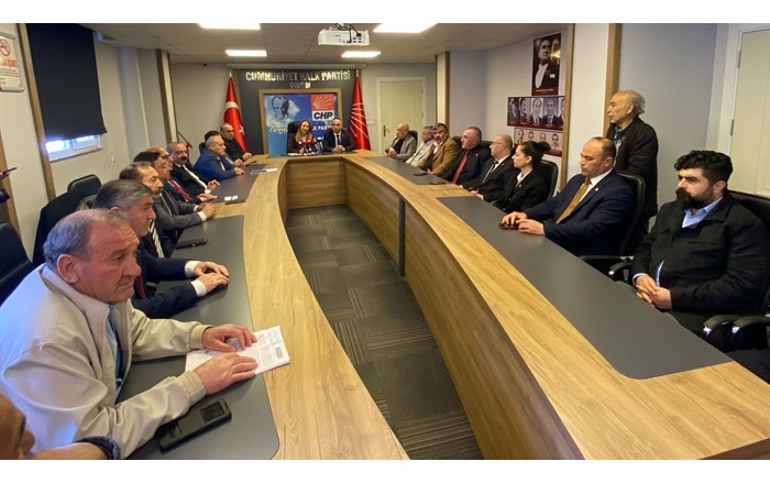 Aylin Nazlıaka'nın basın toplantısına çok sayıda parti yöneticisi katıldı (2)