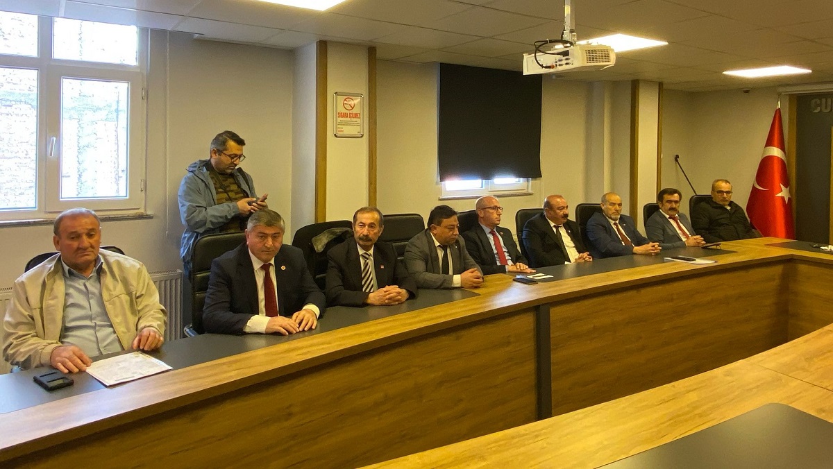 Aylin Nazlıaka'nın basın toplantısına çok sayıda parti yöneticisi katıldı (4)