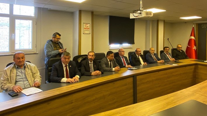 Aylin Nazlıaka'nın basın toplantısına çok sayıda parti yöneticisi katıldı (4)