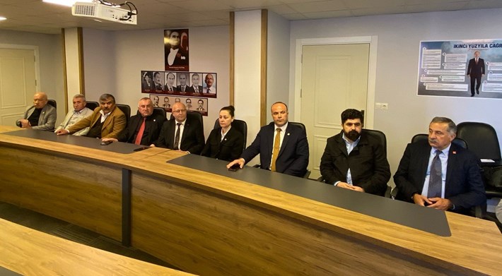 Aylin Nazlıaka'nın basın toplantısına çok sayıda parti yöneticisi katıldı (5)