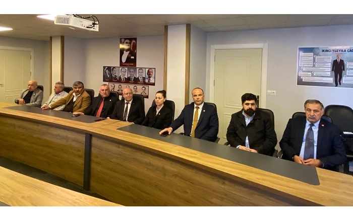 Aylin Nazlıaka'nın basın toplantısına çok sayıda parti yöneticisi katıldı (7)