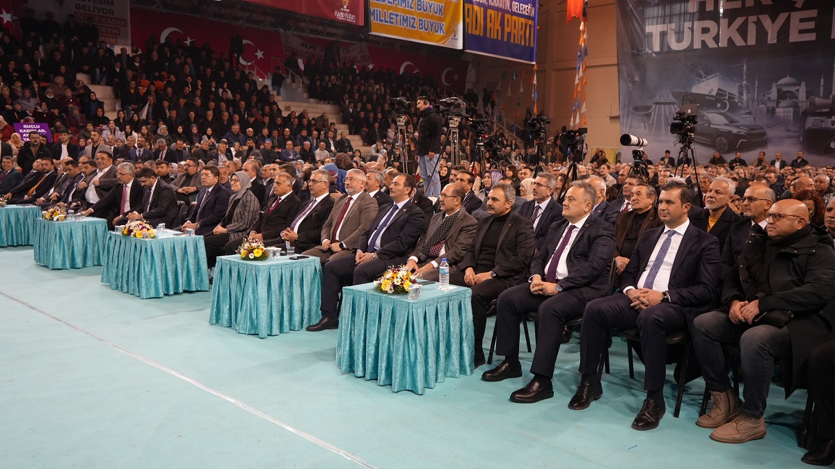 Bakan Tunç, AK Parti Çorum İl Kongresine katıldı