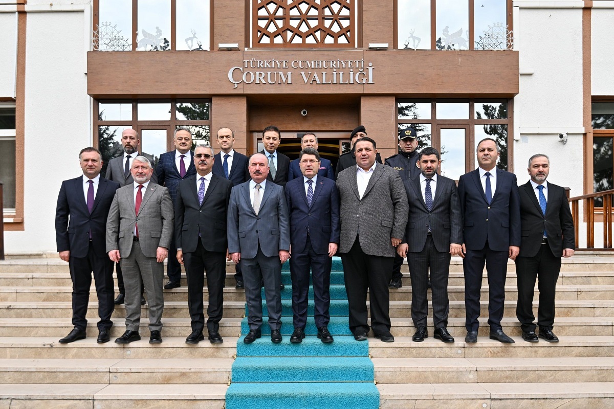 Bakan Tunç, Çorum Valiliğini ziyaret etti (1)