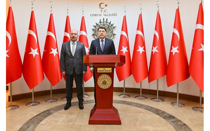 Bakan Tunç, Çorum Valisi Ali Çalgan ile görüştü