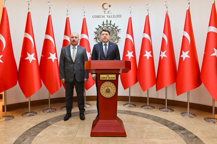 Bakan Tunç, Çorum Valisi Ali Çalgan ile görüştü